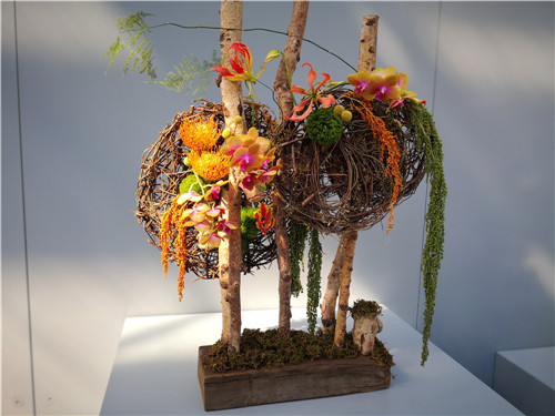 國內外花藝大師同臺獻藝 秦皇島舉辦國際插花藝術展